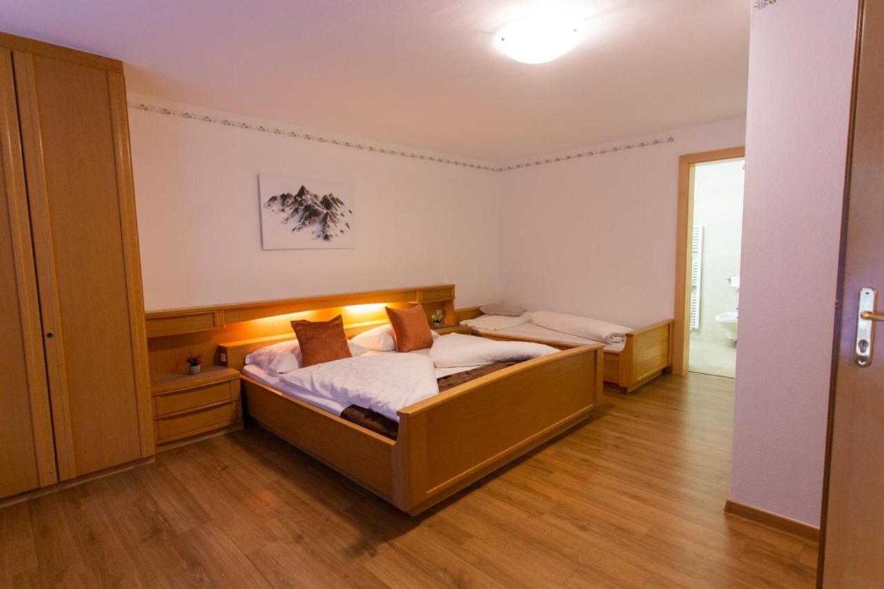 Almhotel Bergerhof Sarentino Exterior photo