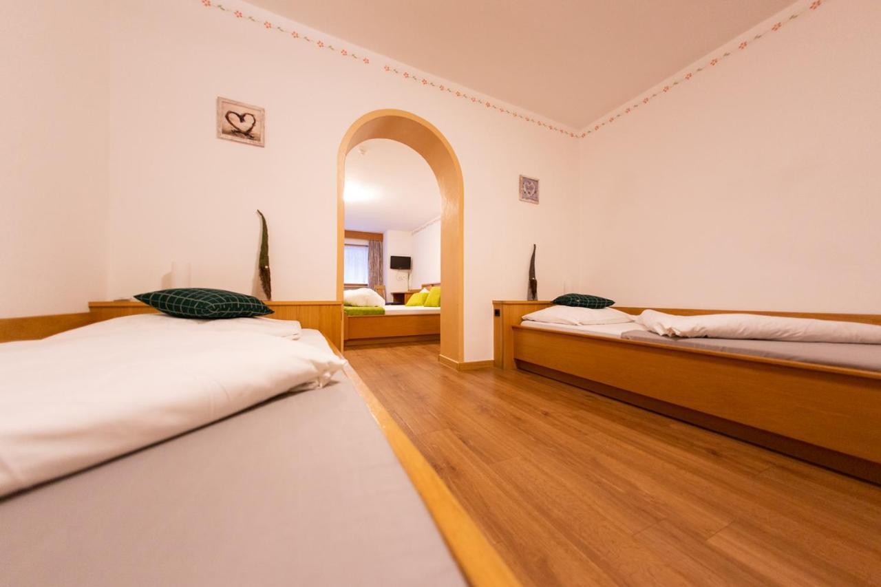 Almhotel Bergerhof Sarentino Exterior photo