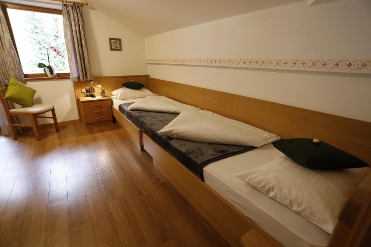 Almhotel Bergerhof Sarentino Exterior photo